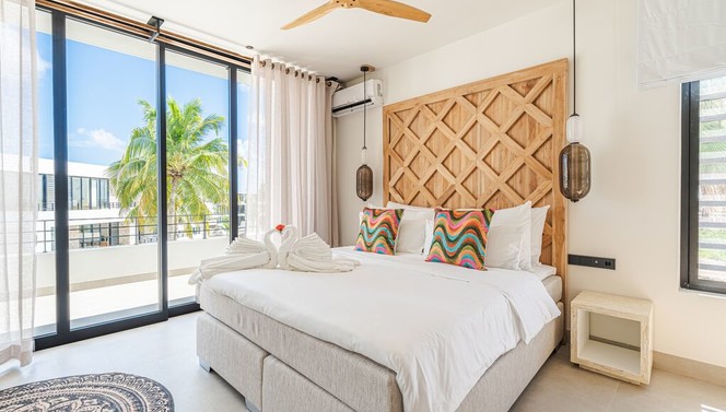 Kingsize bed penthouse oceanfront